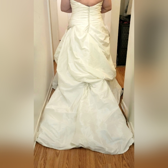 Wedding Dress - Picture 4 of 6